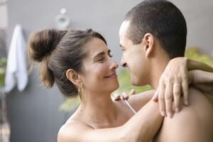 Tips on How Older Women Can Find Younger Boys for Dating Online