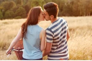 5 Tips to Attract Her on The First Date Instantly!